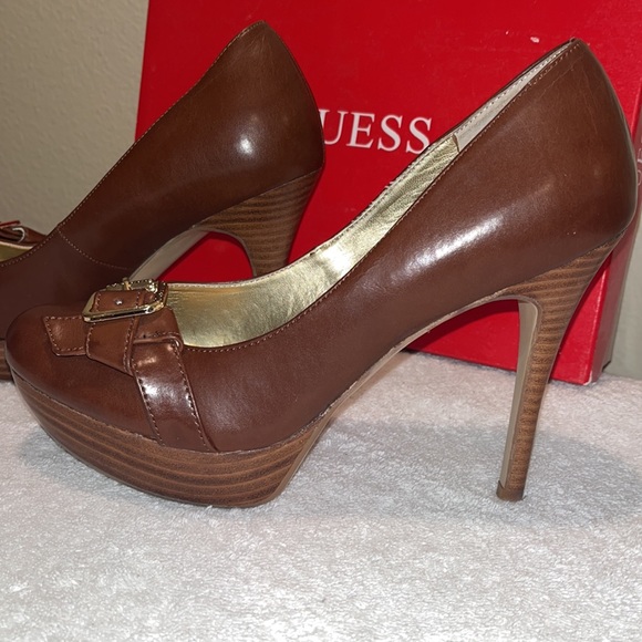 GUESS Round Toe Brown Heels - Picture 3 of 9
